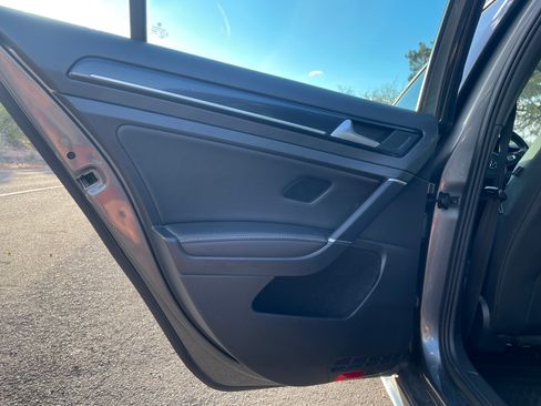 Used 2019 Volkswagen Golf 4-Door image 26