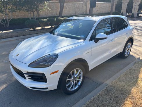 Used 2019 Porsche Cayenne E-Hybrid image 15
