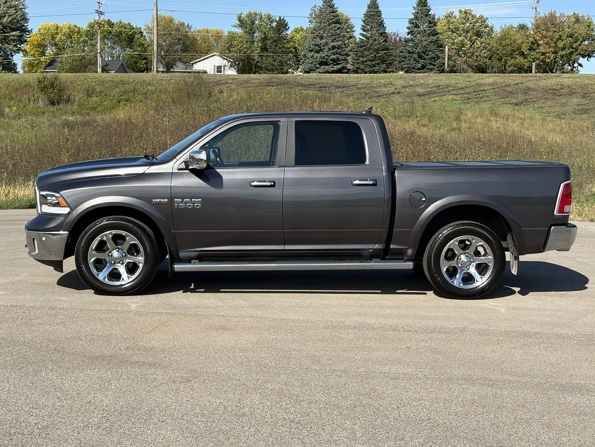 Used 2017 RAM 1500 Laramie w/ Convenience Group AWD/4WD image 5
