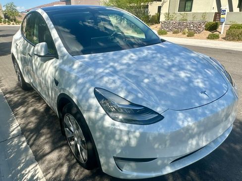 Used 2023 Tesla Model Y AWD image 5