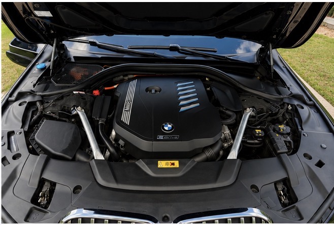 Used 2020 BMW 745e xDrive AWD/4WD image 14
