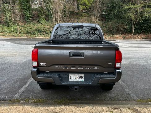 Used 2017 Toyota Tacoma TRD Sport w/ Premium & Technology Package image 9