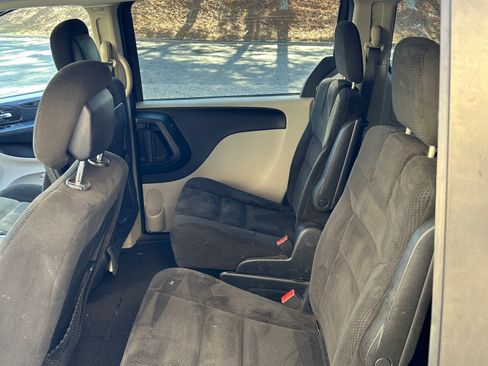 Used 2016 Dodge Grand Caravan SXT w/ Rear Park Assist Package image 6
