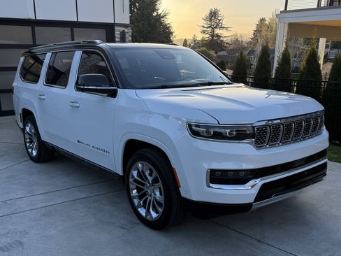 Used 2023 Jeep Grand Wagoneer L Series II w/ Premium Group II image 9