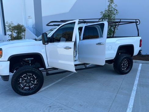 Used 2015 GMC Sierra 2500 Denali w/ Duramax Plus Package image 16