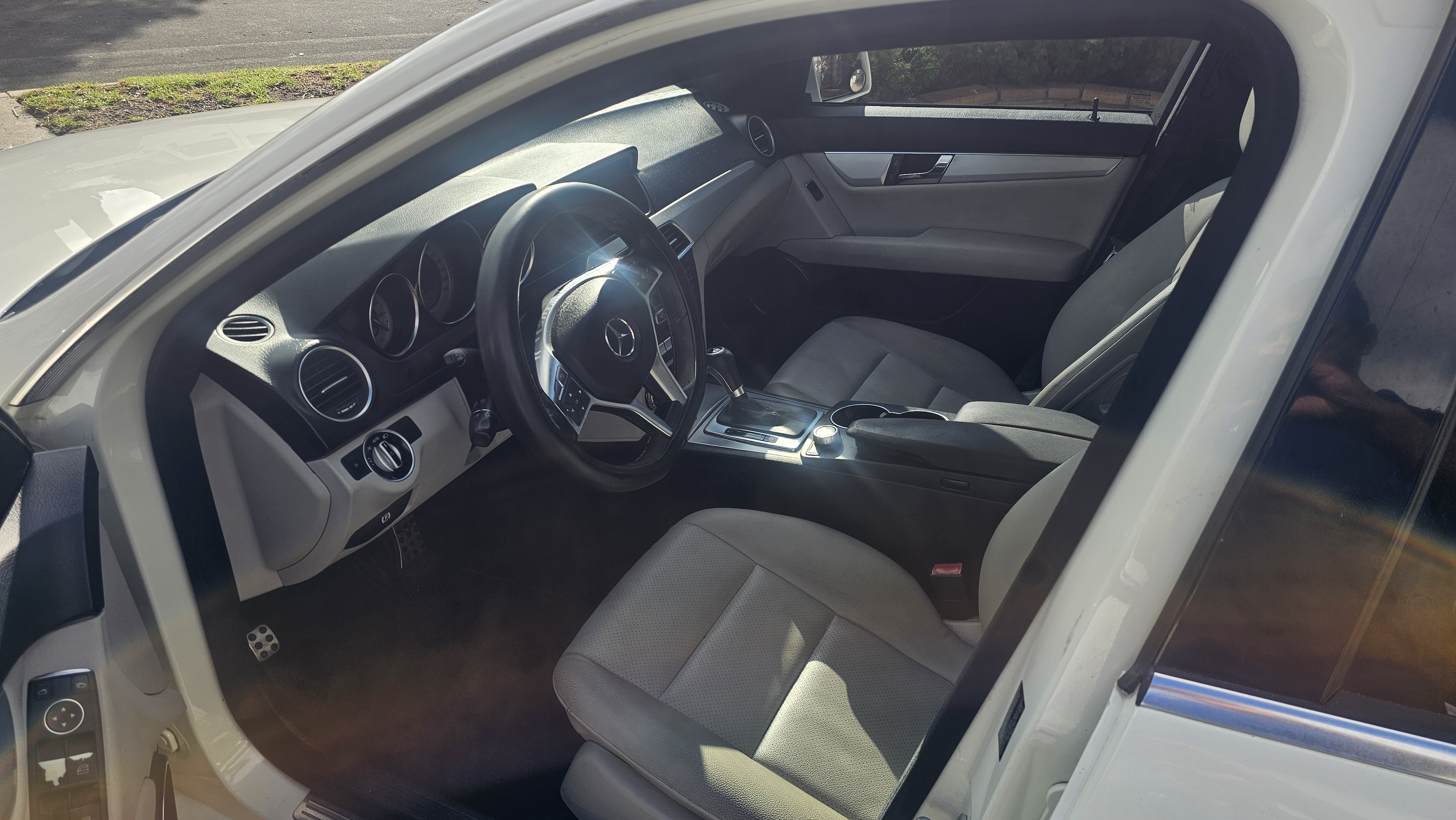 Used 2012 Mercedes-Benz C 250 Sedan image 4