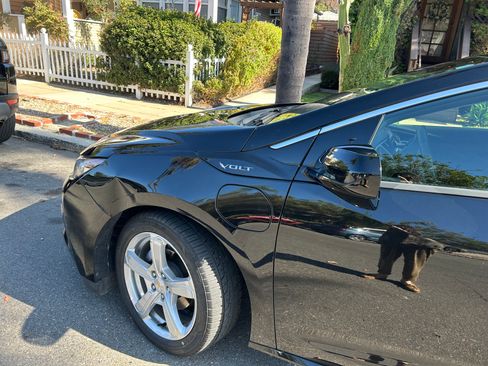 Used 2018 Chevrolet Volt LT w/ LT Driver Confidence Package FWD image 10