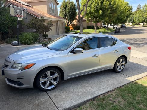 Used 2013 Acura ILX w/ Premium Package FWD image 1