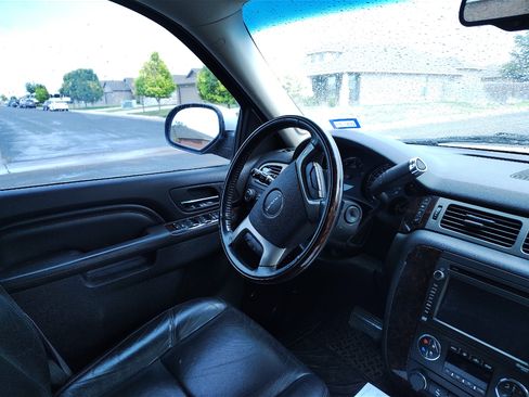Used 2014 GMC Yukon Denali RWD image 5