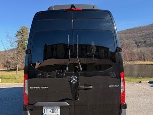Used 2024 Mercedes-Benz Sprinter 2500 image 5