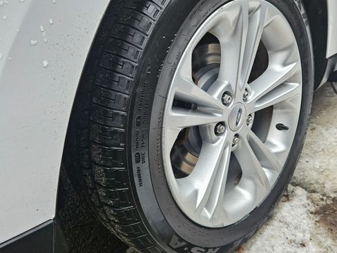 Used 2013 Ford Taurus SEL image 17