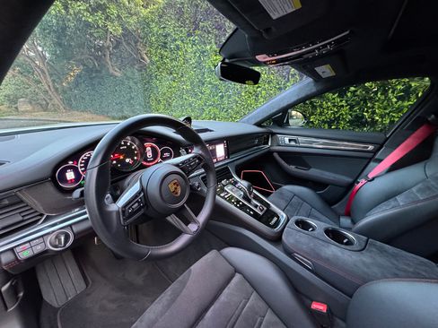 Used 2022 Porsche Panamera GTS image 6