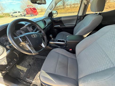 Used 2020 Toyota Tacoma SR5 image 15