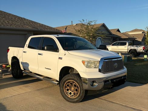 Used 2012 Toyota Tundra 4x4 CrewMax image 1