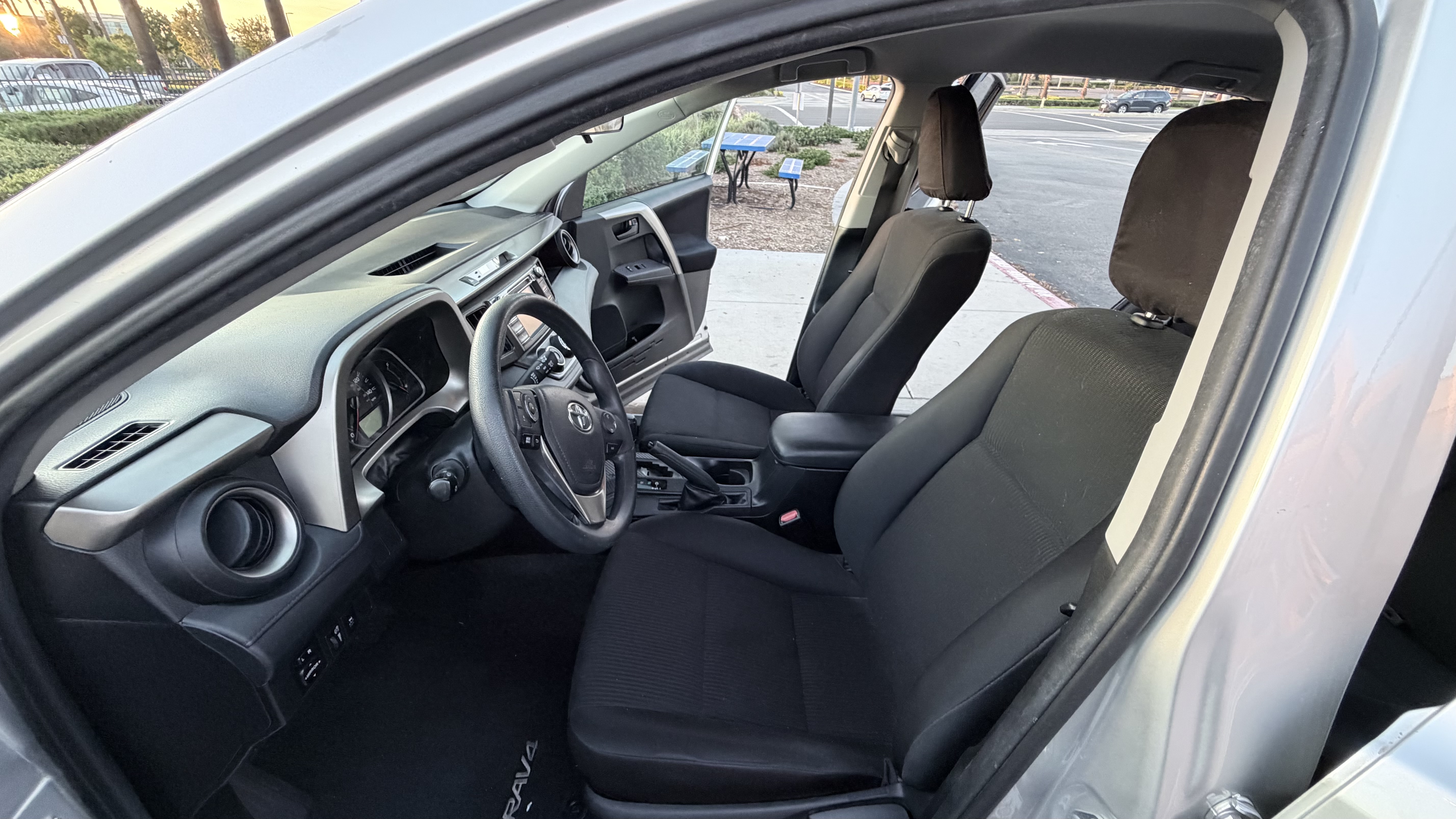 Used 2015 Toyota RAV4 LE FWD image 10