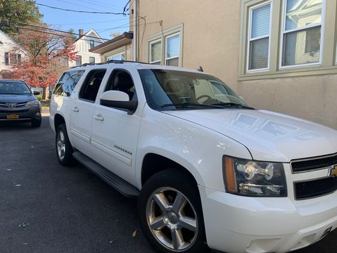 Used 2012 Chevrolet Suburban LT image 25