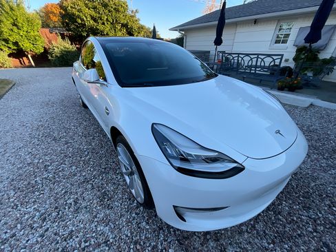 Used 2019 Tesla Model 3 Standard Range Plus image 9