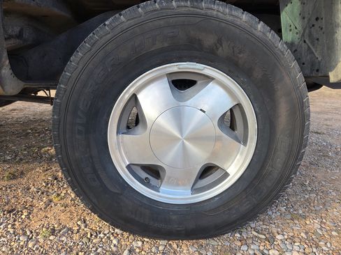 Used 1999 Chevrolet Tahoe 4WD 2-Door w/ Preferred Equipment Group image 17