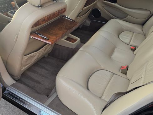 Used 1999 Jaguar XJ8 L image 11