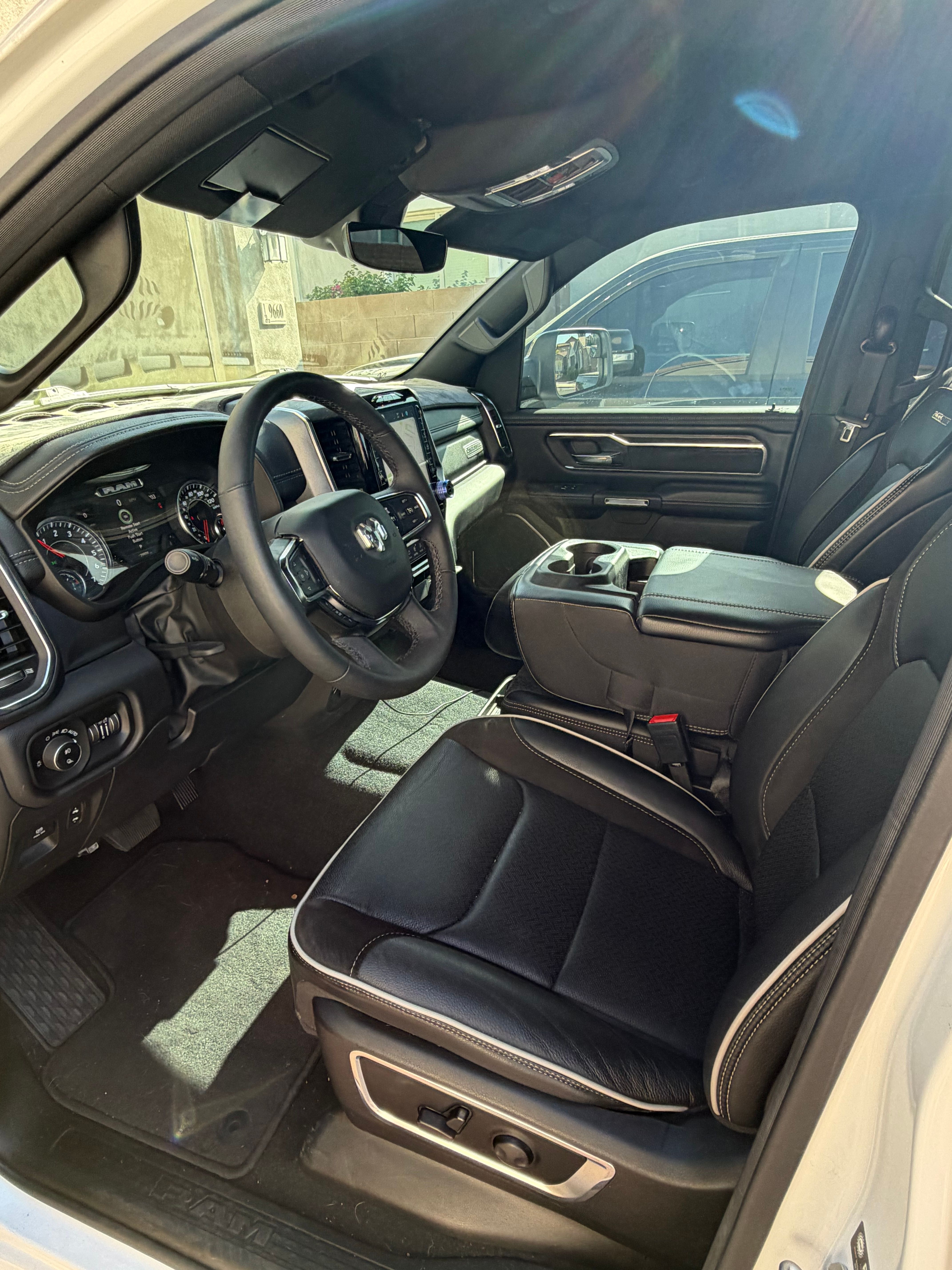 Used 2025 RAM 1500 Laramie AWD/4WD image 8