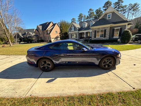 Used 2019 Ford Mustang Coupe image 1