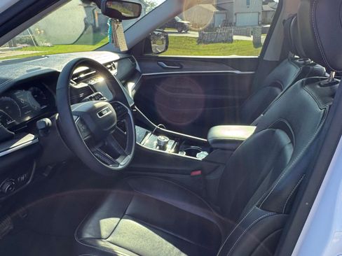 Used 2023 Jeep Grand Cherokee L Limited w/ Black Appearance Package image 17