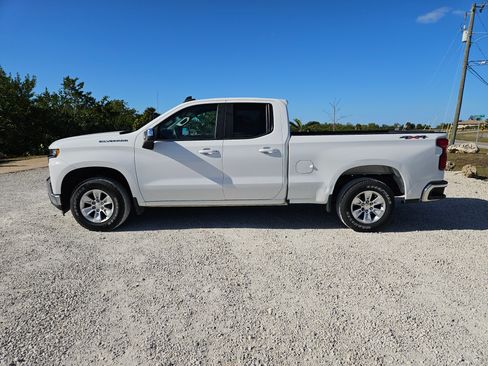 Used 2020 Chevrolet Silverado 1500 LT w/ Trailering Package image 2