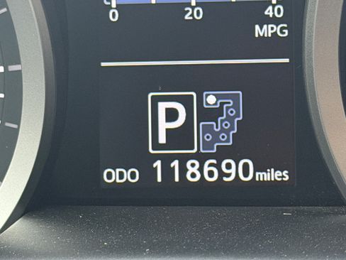 Used 2013 Toyota Land Cruiser Sport Utility 4D image 15