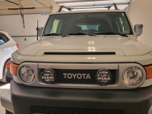 Used 2012 Toyota FJ Cruiser Sport Utility 2D image 12