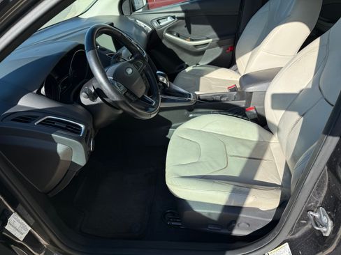 Used 2016 Ford Focus Titanium FWD image 11