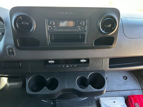 Used 2020 Mercedes-Benz Sprinter 2500 image 12