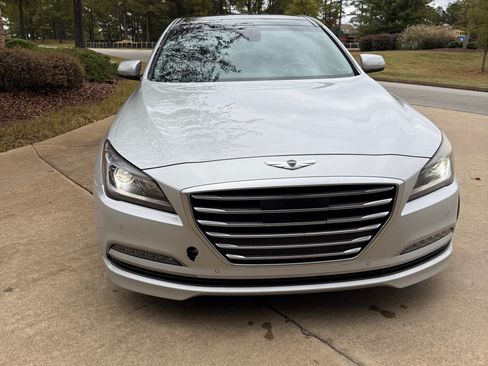 Used 2015 Hyundai Genesis 5.0 image 8