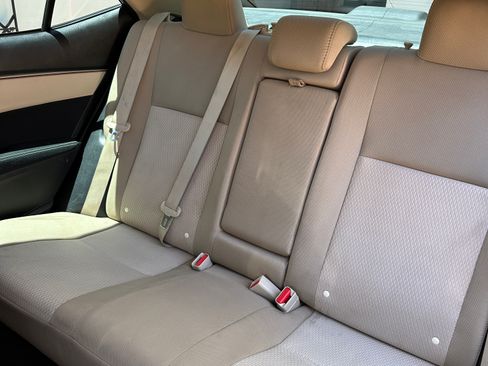 Used 2015 Toyota Corolla LE FWD image 12