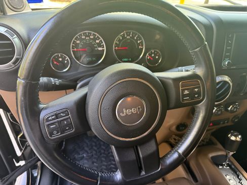 Used 2012 Jeep Wrangler Unlimited Sahara w/ Connectivity Group AWD/4WD image 26