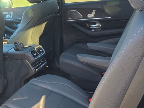 Used 2025 Mercedes-Benz GLS 450 4MATIC image 12