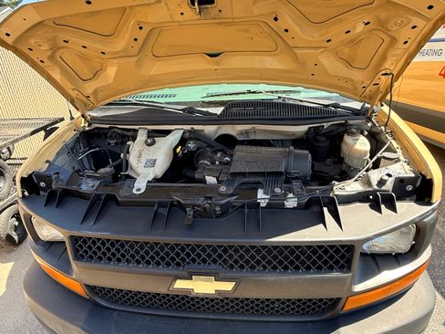 Used 2014 Chevrolet Express 3500 image 17