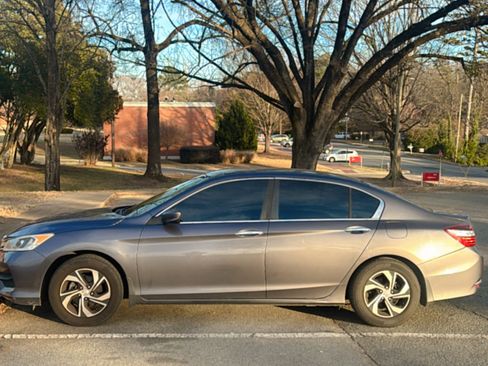 Used 2017 Honda Accord LX image 2