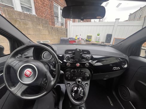 Used 2015 FIAT 500 Sport w/ Comfort/Convenience Group image 2