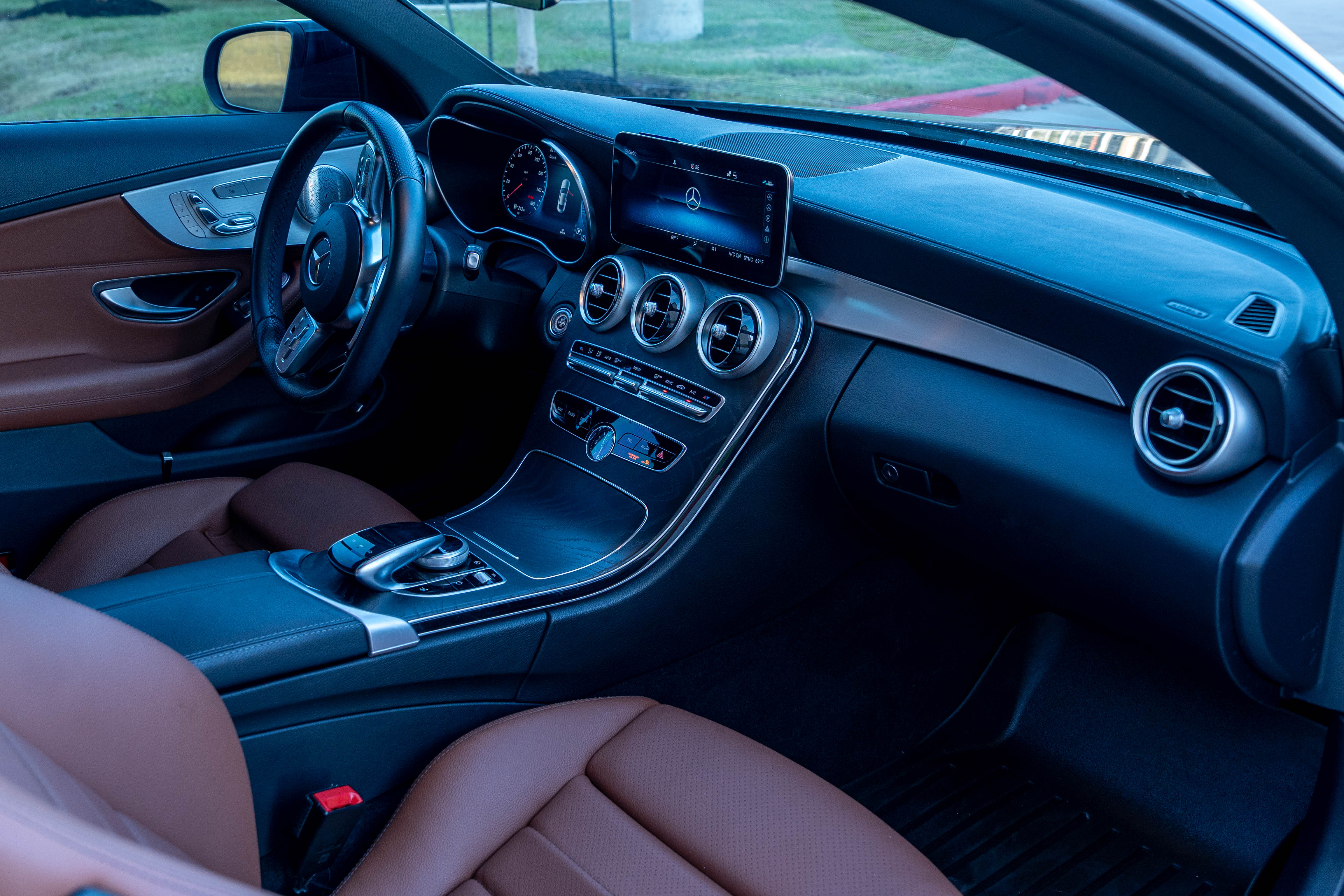 Used 2023 Mercedes-Benz C 300 Coupe image 4