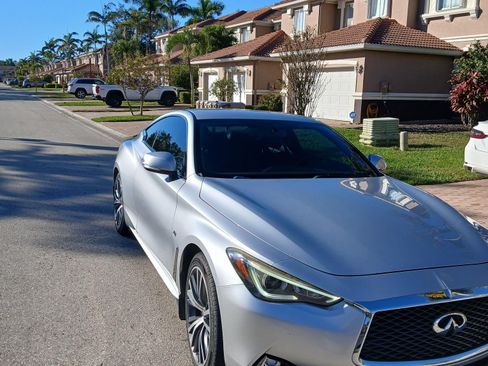 Used 2017 INFINITI Q60 2.0t w/ Cargo Package image 2