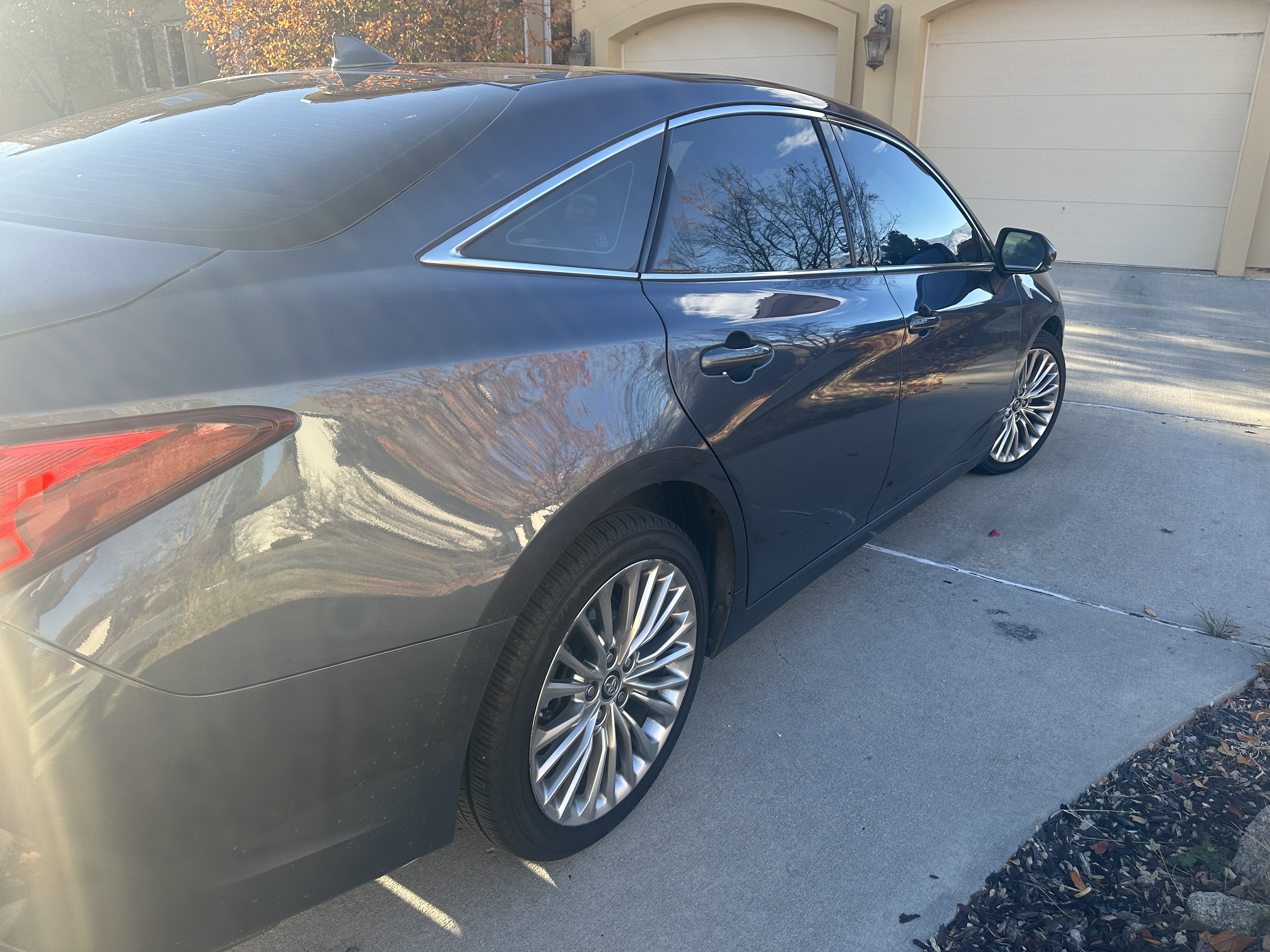 Used 2019 Toyota Avalon Limited w/ Advanced Safety Package FWD image 6