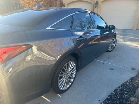 Used 2019 Toyota Avalon Limited image 6
