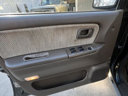 Used 1995 Mitsubishi Expo image 10