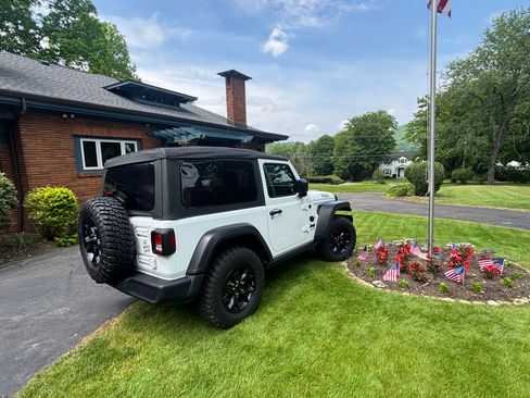 Used 2022 Jeep Wrangler Sport AWD/4WD image 4