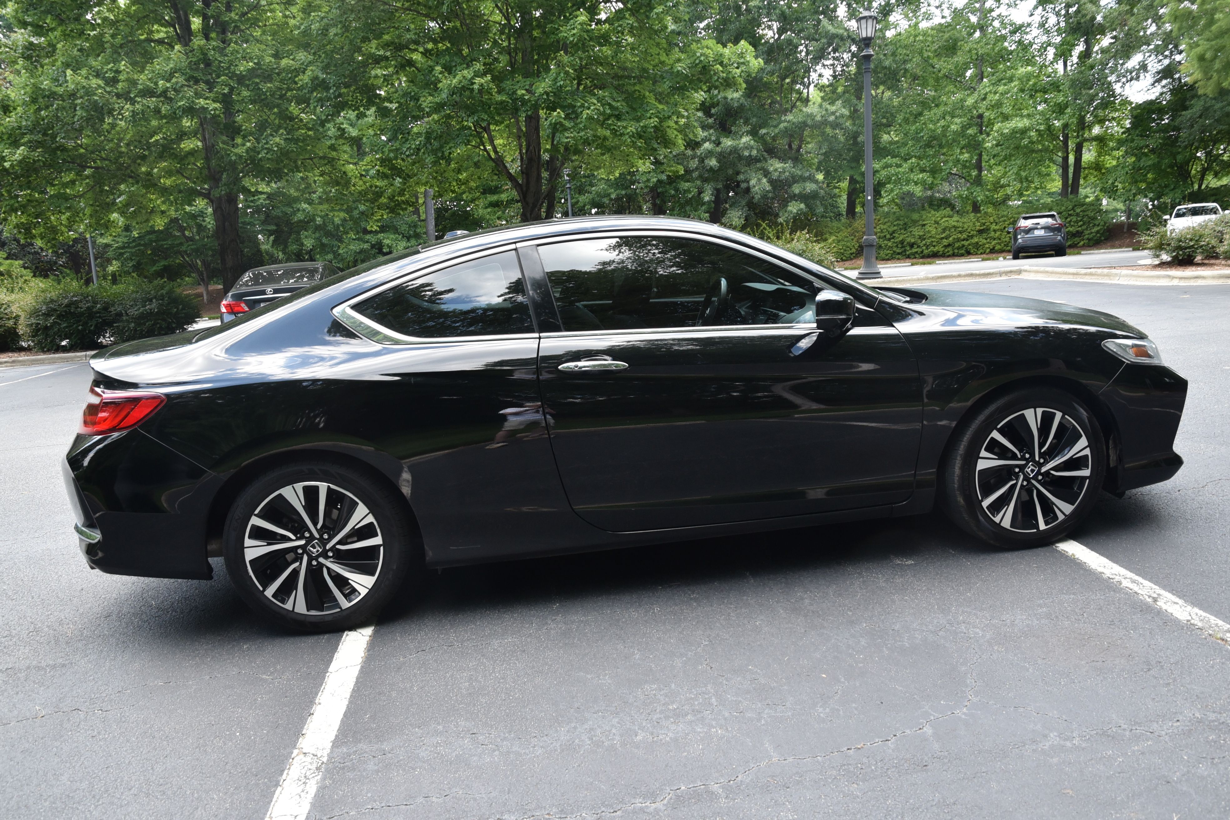Used 2017 Honda Accord EX-L image 6