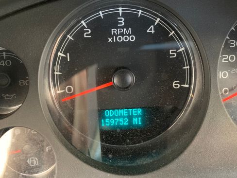 Used 2012 Chevrolet Suburban LT image 11