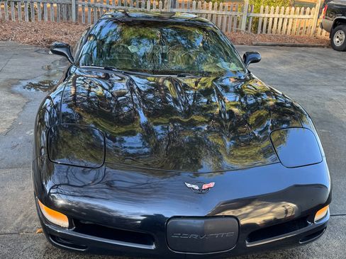 Used 2000 Chevrolet Corvette Coupe w/ Roof Pkg image 1