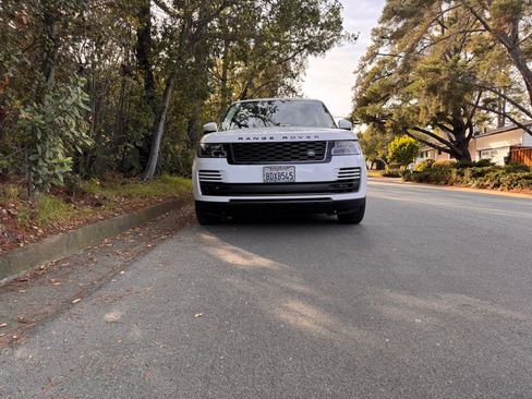 Used 2018 Land Rover Range Rover image 4