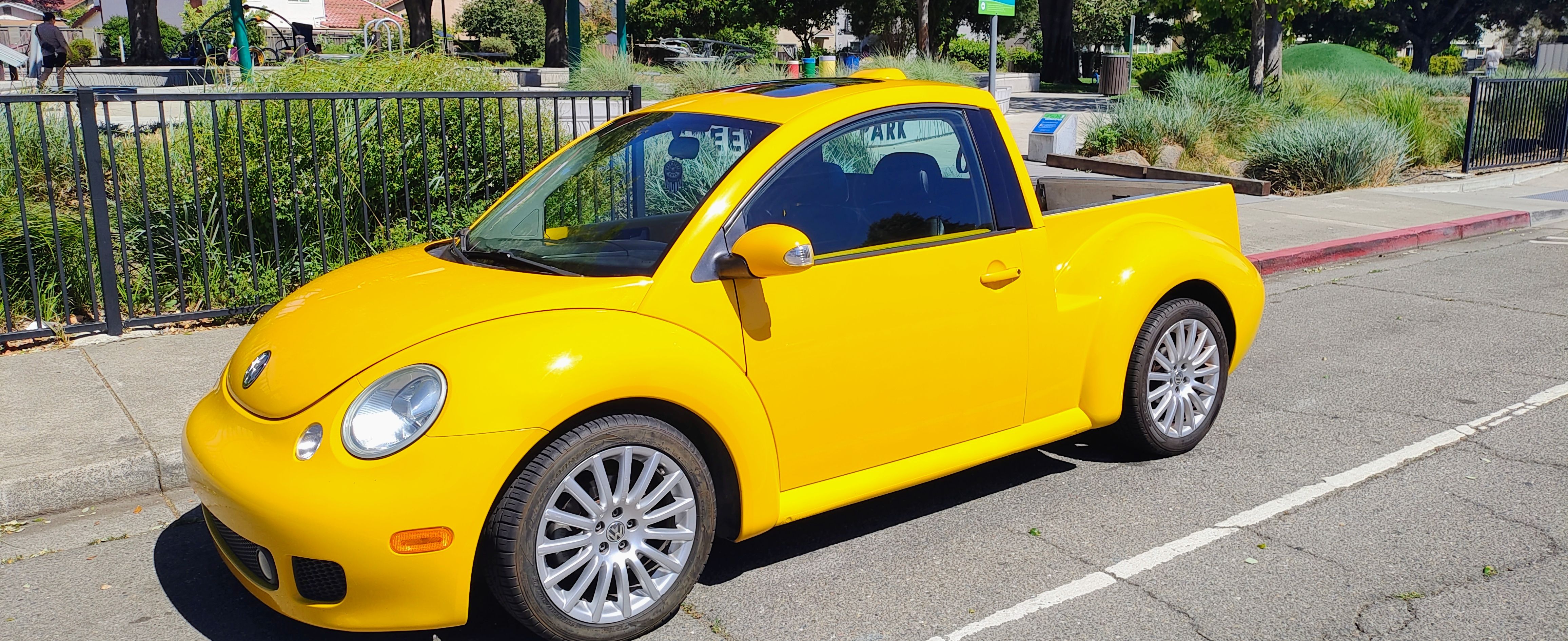 Used 2003 Volkswagen Beetle GLS FWD image 1