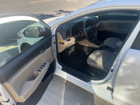 Used 2017 Hyundai Elantra SE image 12